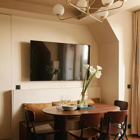 Lavie Maison - 33 Louvre Apartment